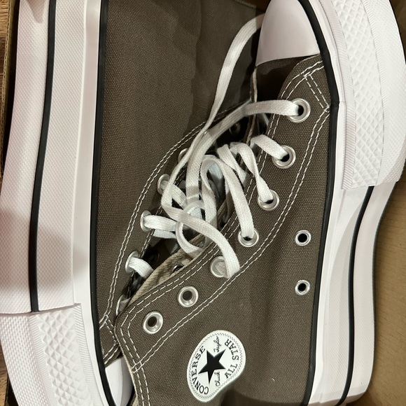Converse US Women’s Sz 4 - Picture 1 of 4
